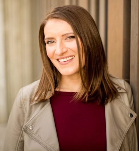 teaching artist lainie hodges headshot